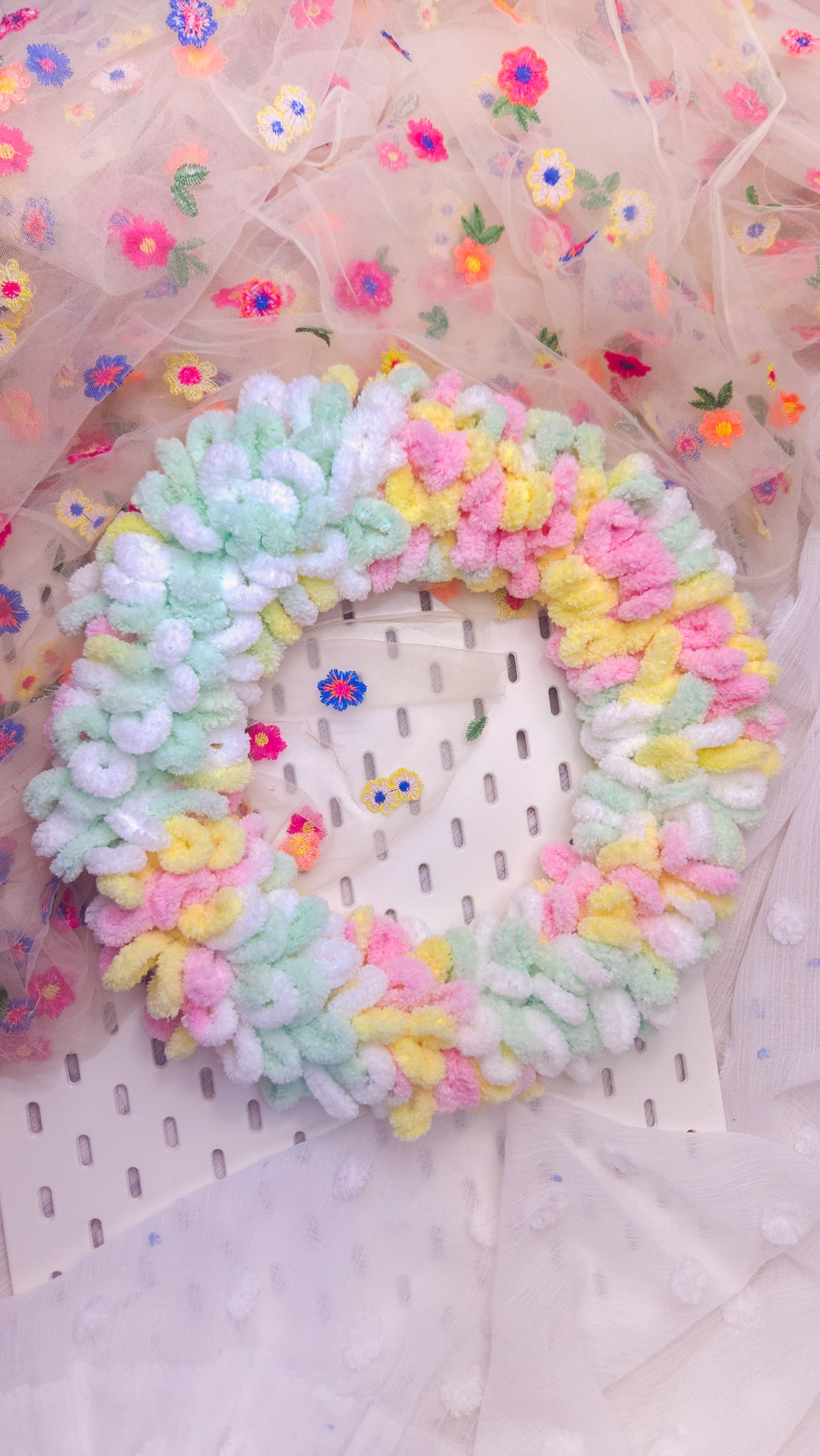 90's Vibes Cosy Yarn Wreath