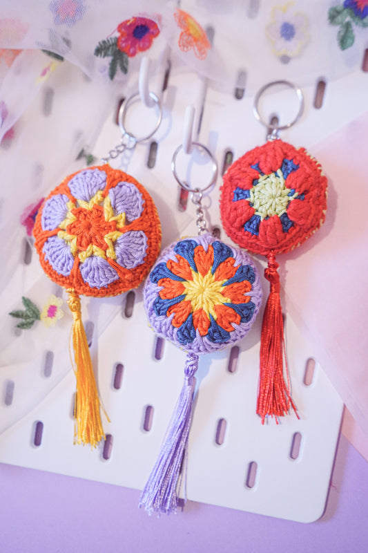 Retro Vibe Circle Granny Square - Keychain
