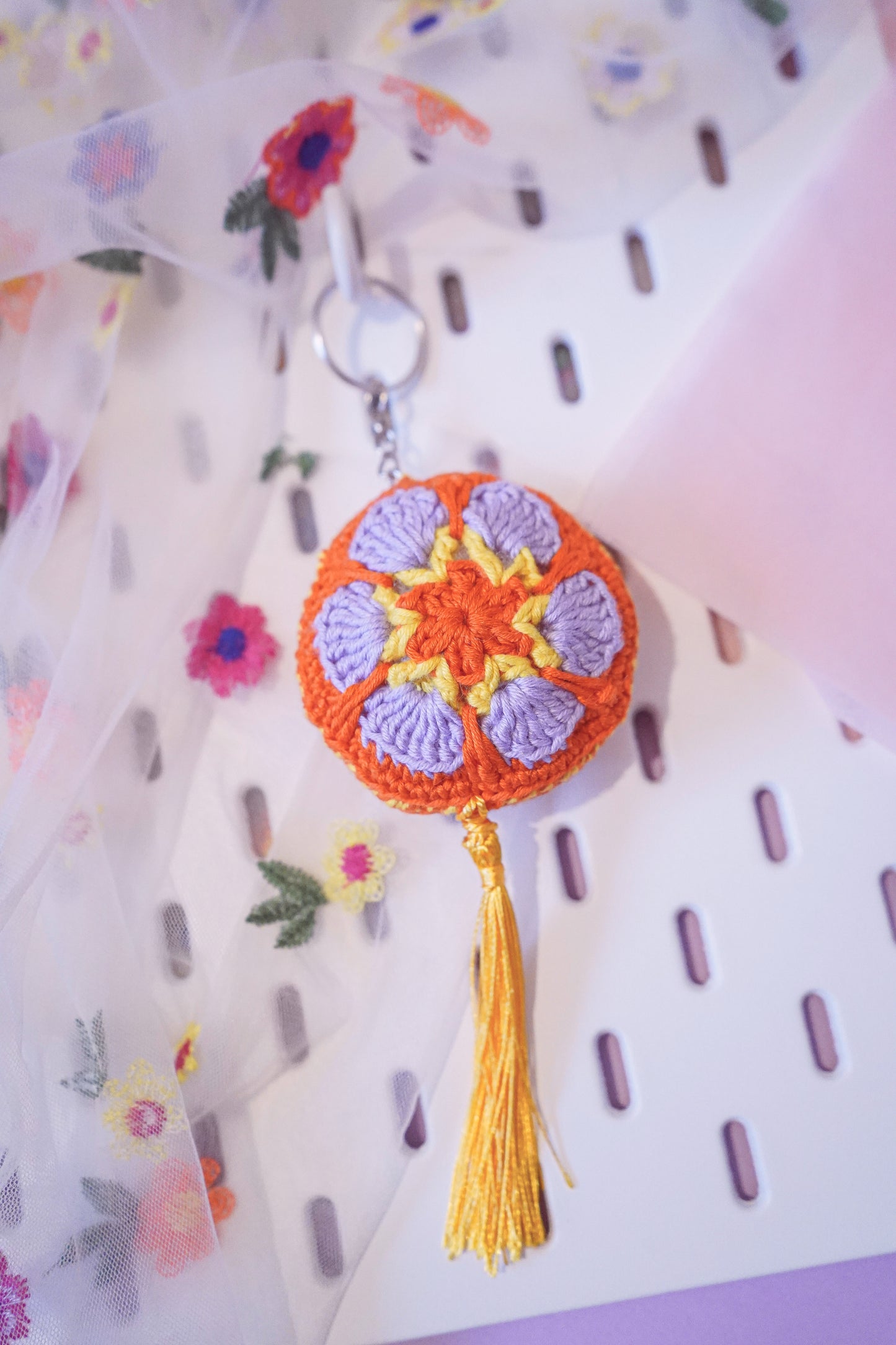 Retro Vibe Circle Granny Square - Keychain